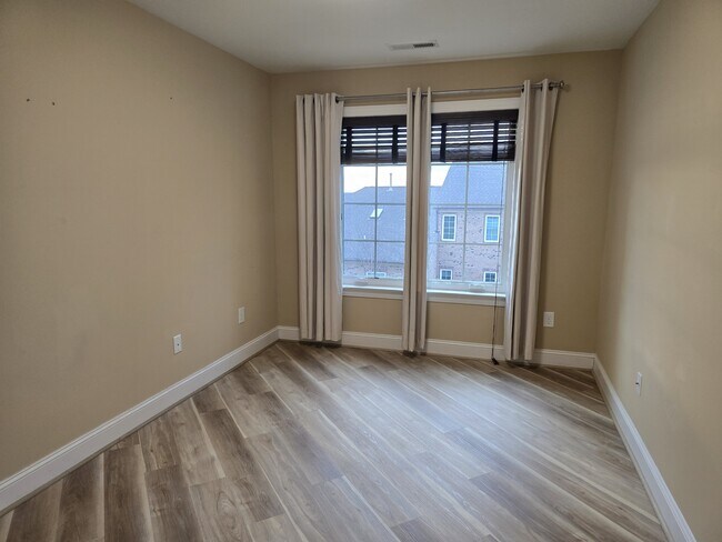 Building Photo - 716 Carneros Ci