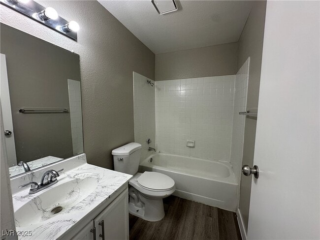 Building Photo - 4571 Carriage Park Dr