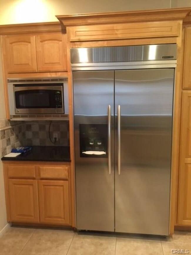 Building Photo - 542 E Adams Ave