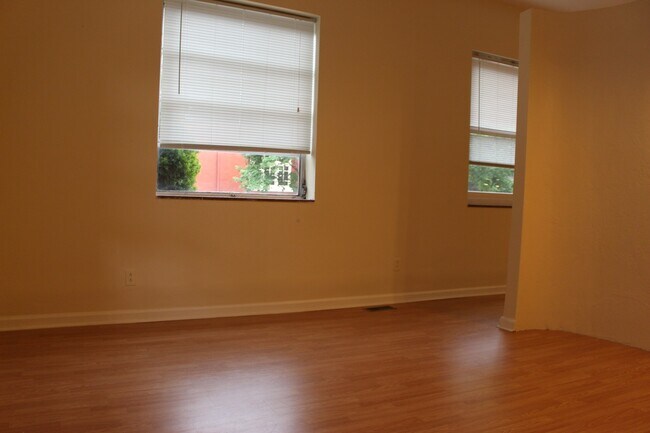 Building Photo - 500 W North Ave