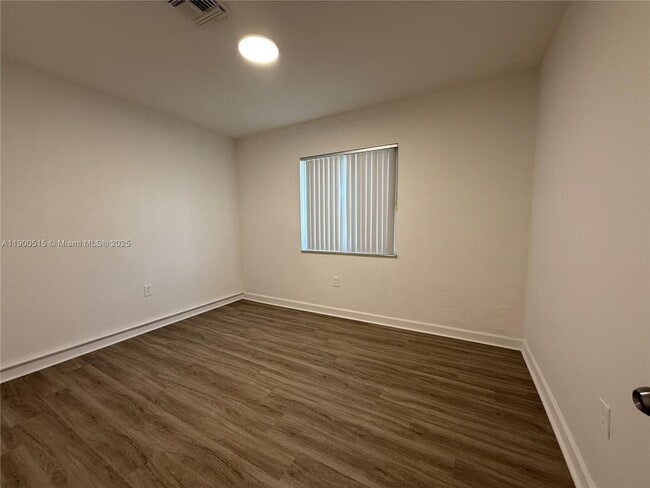 Building Photo - 1120 NW 32nd Ct
