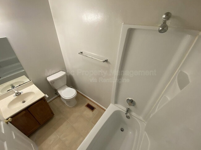 Building Photo - 211 Cedar Ridge Dr