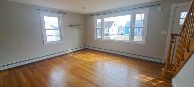 Building Photo - Charming 4-Bedroom Home for Rent in Manche...