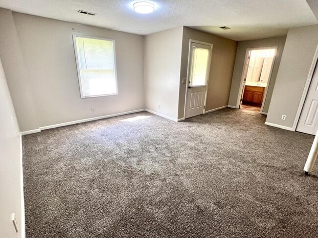 Building Photo - 114 Persimmon Dr