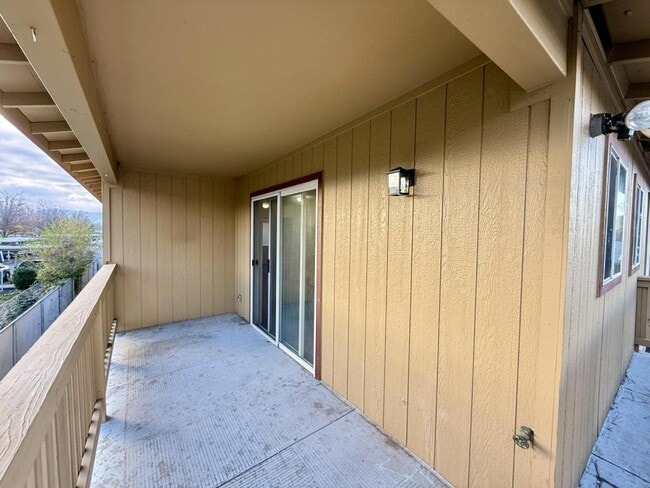 Building Photo - 34 Lewis Ave