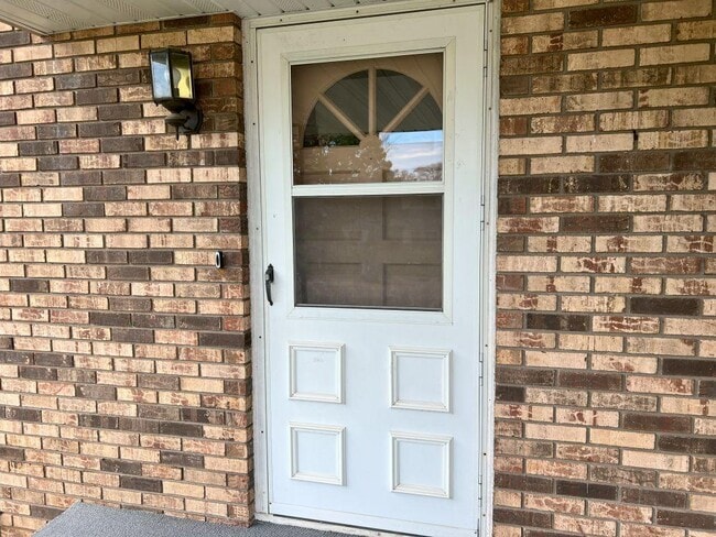 Building Photo - 1602 Meadow Ln