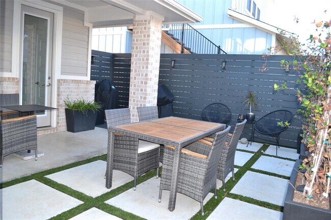 Building Photo - 8415 Laughlin Ln