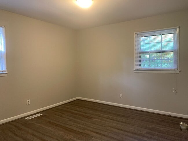 Building Photo - Renovated 3 Bedroom Ranch in Raleigh, Avai...