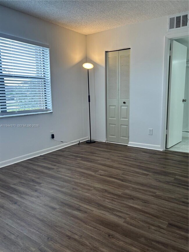 Building Photo - 10023 Winding Lake Rd