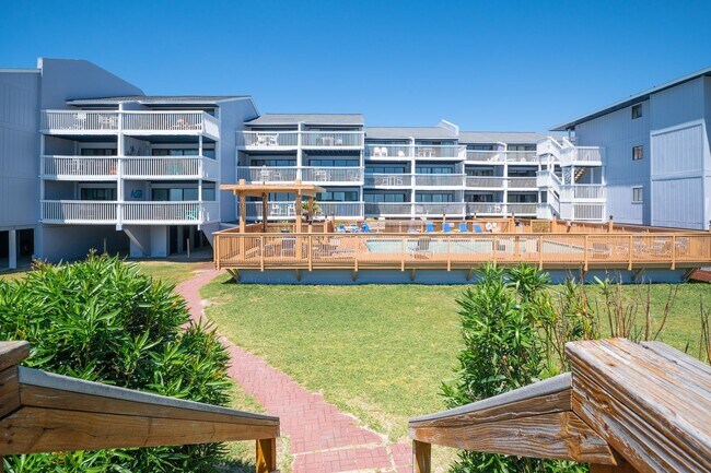 Building Photo - COZY AND QUAINT FURNISHED OFF-SEASON WINTER GETAWAY