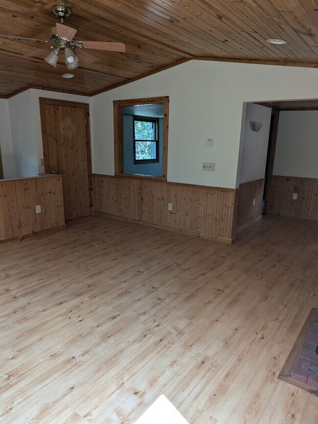 Building Photo - 17 W Linwood Ave