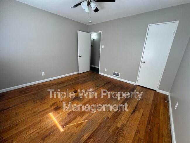 Building Photo - 8629 Elwyn Dr