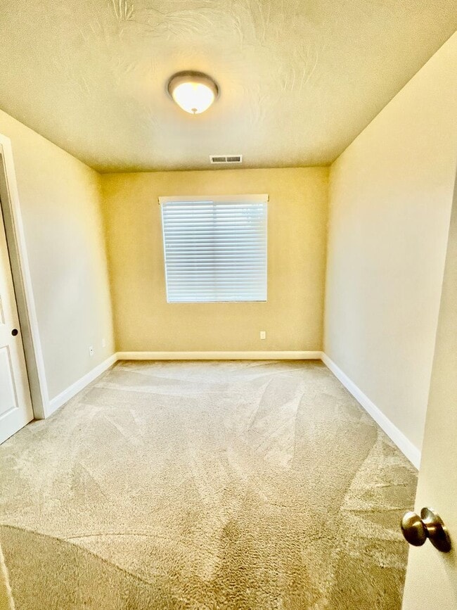 Building Photo - 1620 1450 S