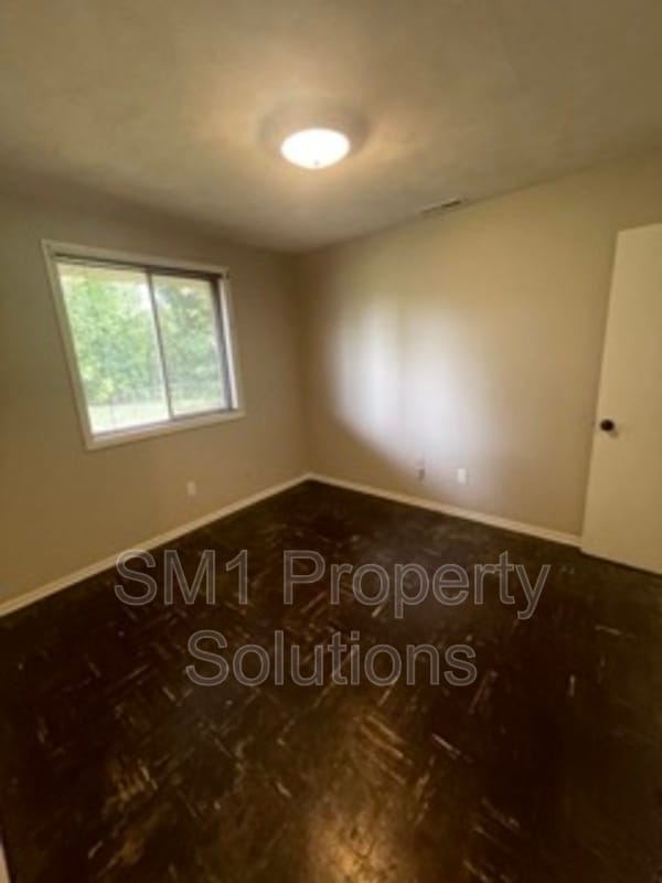 Building Photo - 2212 Willow Rd