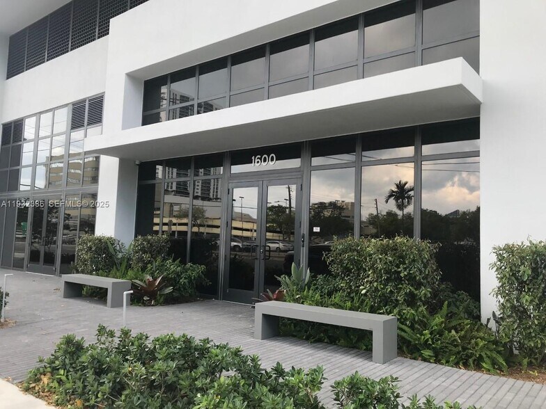 Building Photo - 1600 NE 1st Ave