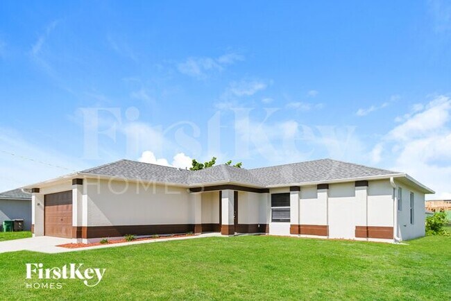 Building Photo - 200 SW 14th Ave