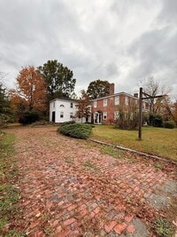 Building Photo - 1368 Main St