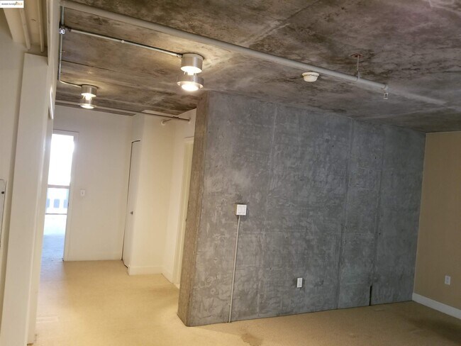 Building Photo - 311 Oak St