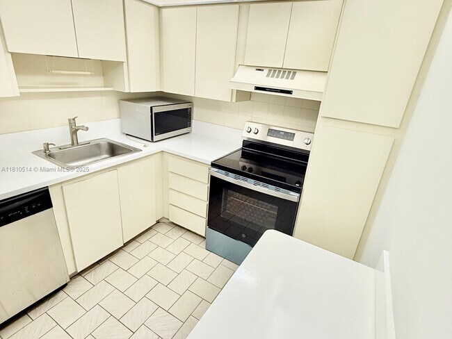 Building Photo - 1300 St Charles Pl
