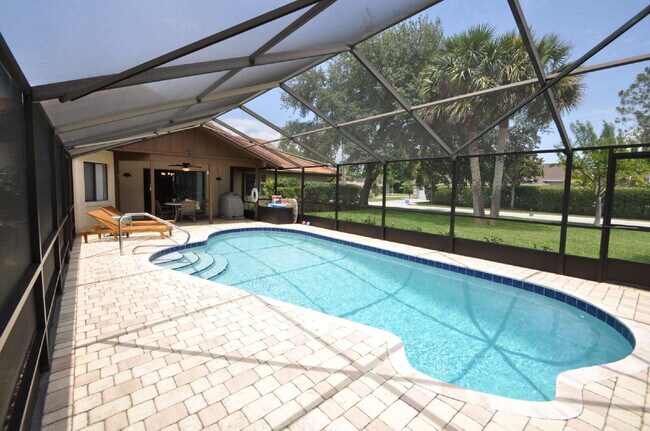 Building Photo - Absolutely adorable 3 bedrooms 2 bath Cana...