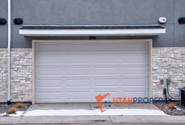 Building Photo - 396 S 980 W