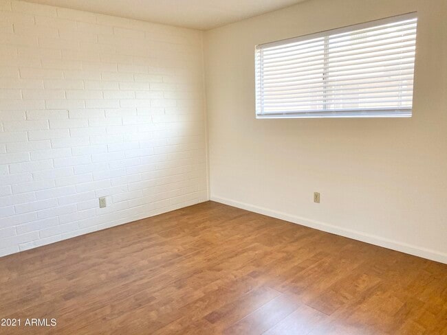 Building Photo - 8529 E Portland St