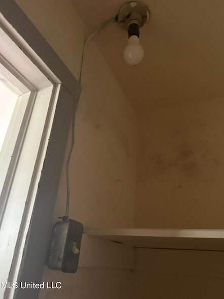 Building Photo - 3564 Cowan Pl