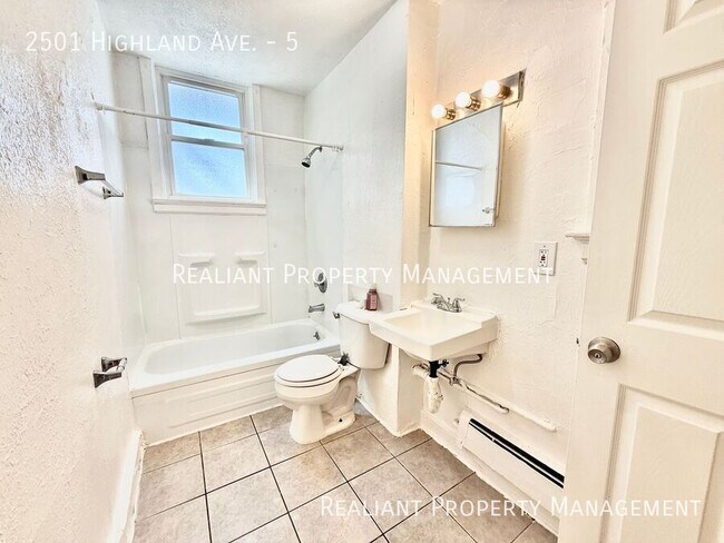 Building Photo - 2501 Highland Ave