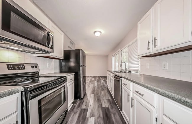 Building Photo - 2709 Clover Valley Dr