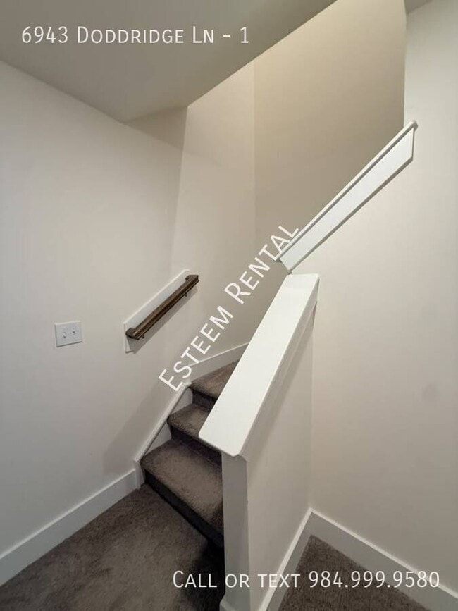 Building Photo - 6943 Doddridge Ln