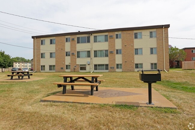 Building Photo - Granite City Apartments 2 Bedroom Apartment Home