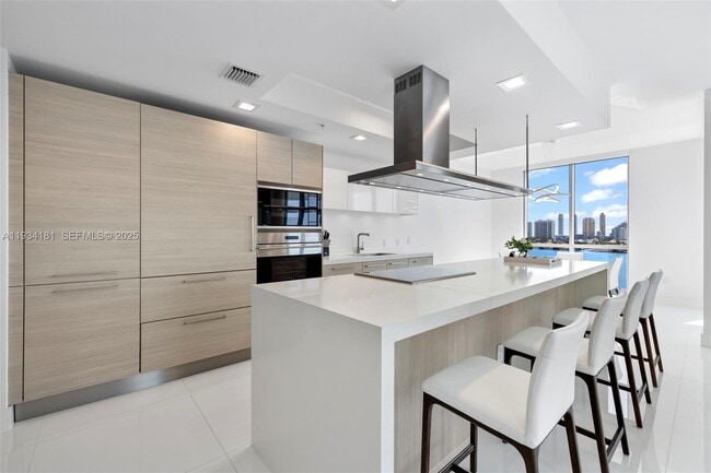 Building Photo - 17111 Biscayne Blvd