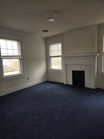 Building Photo - 611 S Broad St