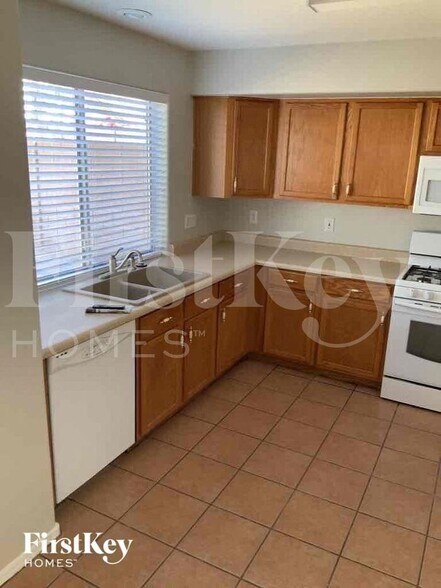 Building Photo - 12922 W Holly St
