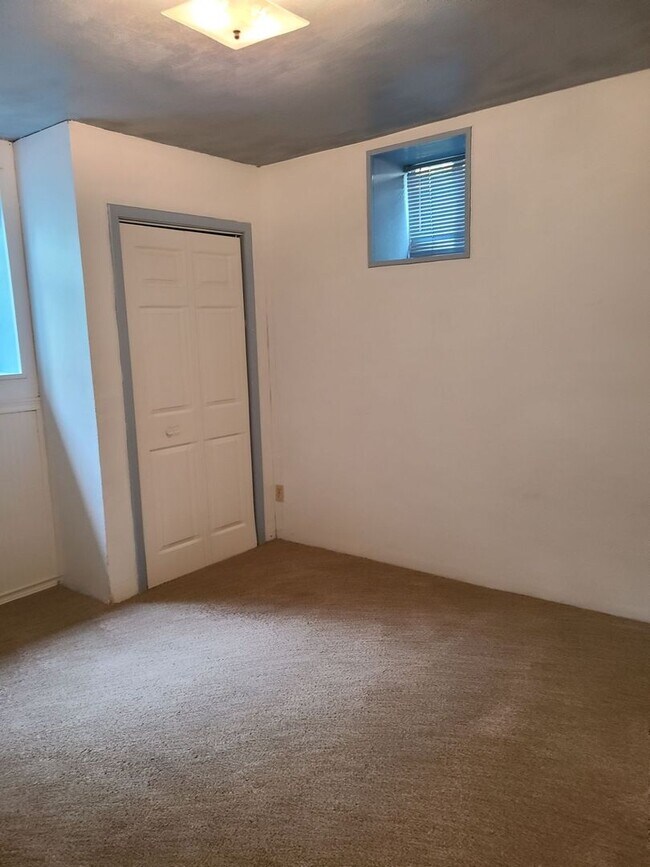 Building Photo - Large 4 Bedroom Orchards Home with private...