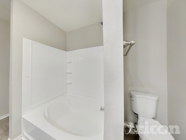 Building Photo - 1405 Bluestem Dr