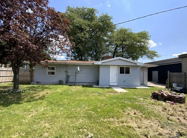 Building Photo - 4642 Hawthorne Ave