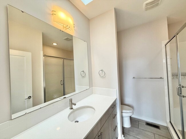 Building Photo - **OFFERING WAIVED APPLICATION FEES** Premier 2BD, 2.5BA Downtown Raleigh Townhome in a Prime Loca...