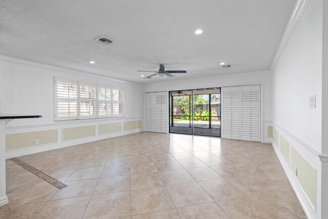 Building Photo - 3697 Holly Dr