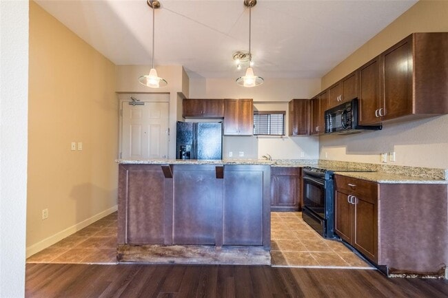 Building Photo - 711 W 26th St