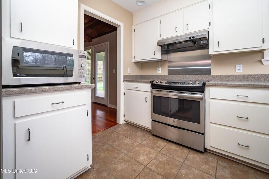 Building Photo - 1011 Mcdale Ln