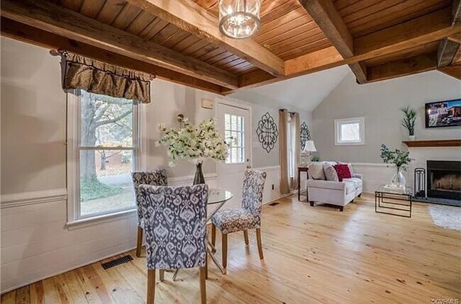 Building Photo - Cozy West Lake Hills Home