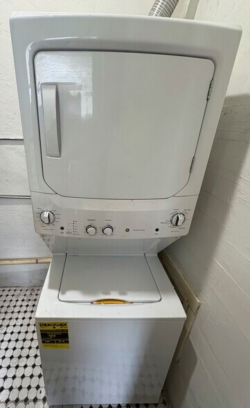 Building Photo - 4442 Washington St