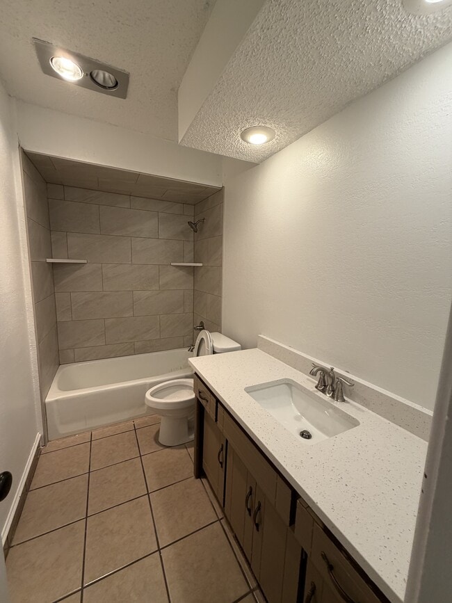 Building Photo - 202 N Cimarron Dr