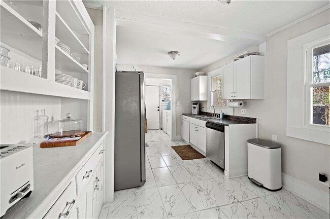 Building Photo - 443 3rd Ave