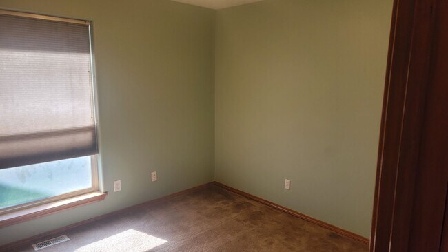 Building Photo - Great 3-bedroom Home In The Valley On Cul-...