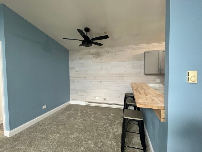 Building Photo - 1371 Cunat Ct