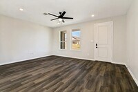 Building Photo - 1426 Dry Crk Dr