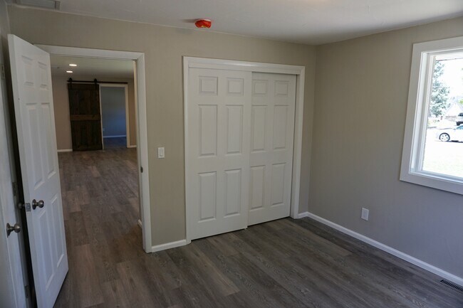 2nd Bedroom - 435 S Oak St