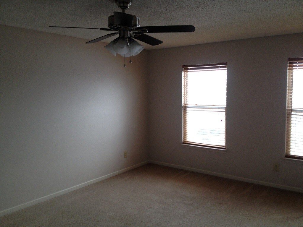 Building Photo - 4128 Doten Dr